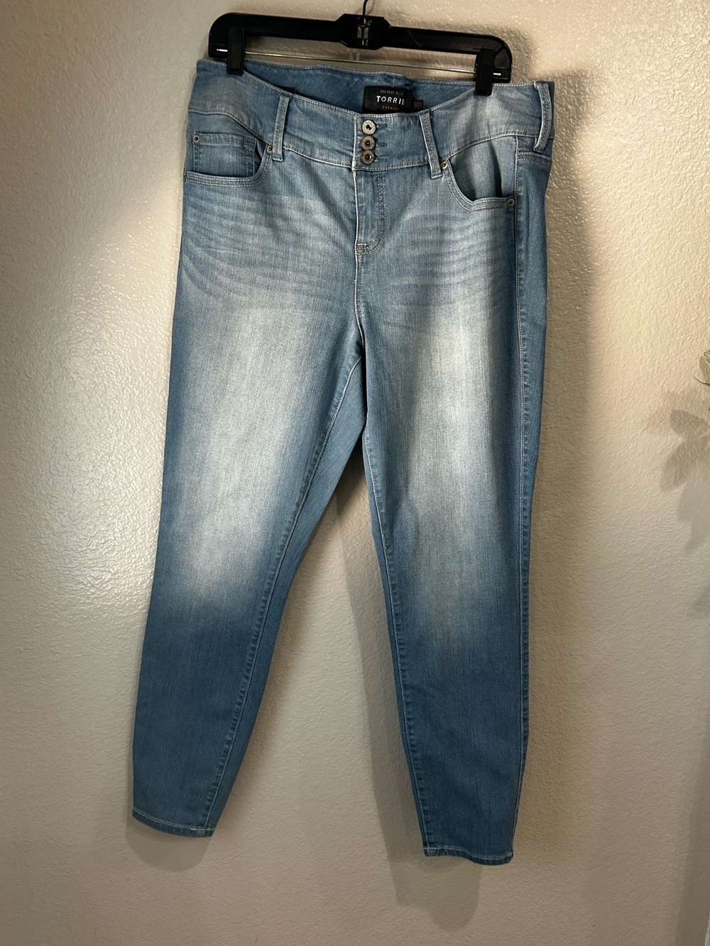 torrid women’s Light Wash Blue Jegging Plus Sz 18R Summer Casual Vacay TC0044